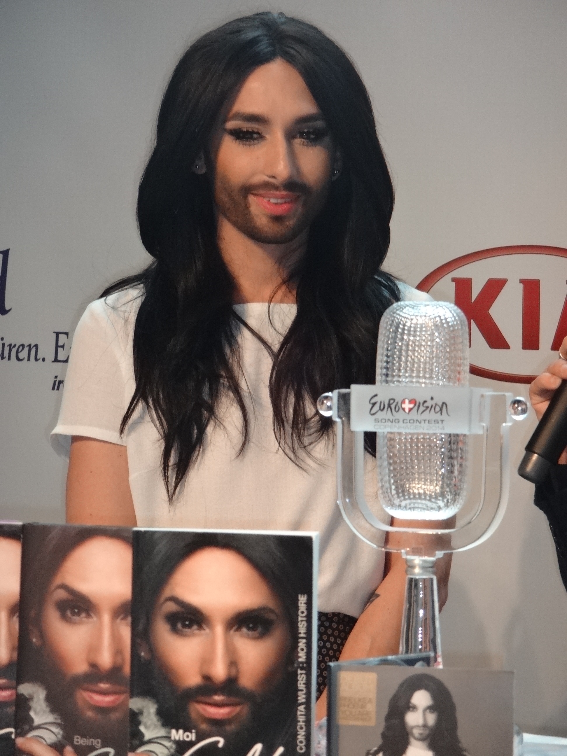Mercredi 13 mai 10h00 - Conférence de presse d'OGAE Austria à l'EuroFanCafé avec Conchita Wurst